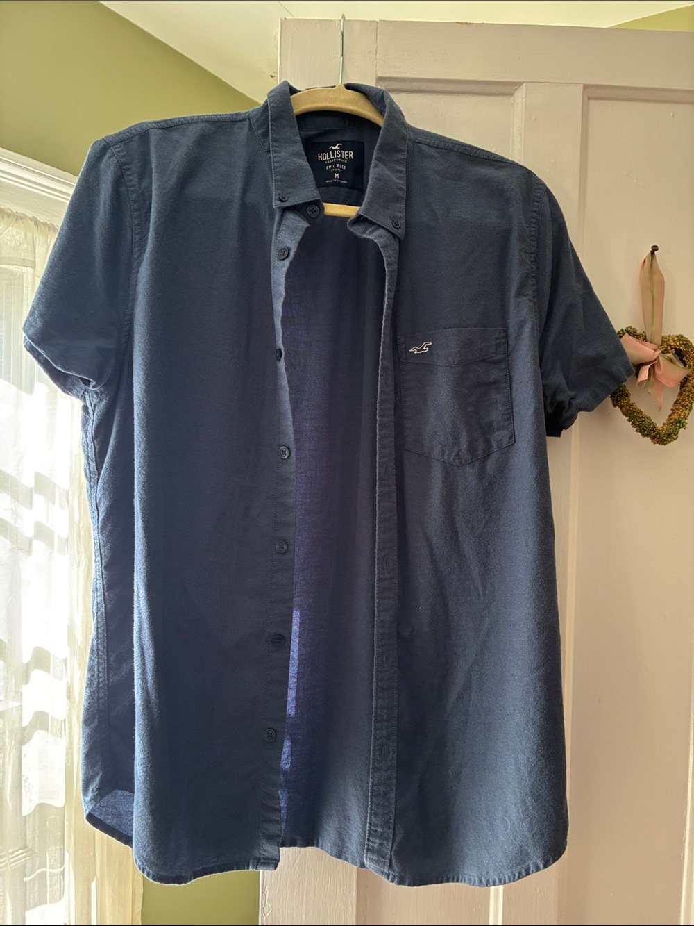Hollister Men's Button-Up Shirt in Navy Blue